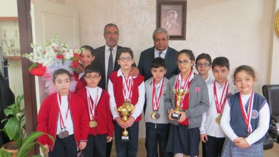 Okullar Arası Minikler Yüzme Yarışması Şampiyonlarının Sayın Mehmet YAĞCI´yı Ziyaretleri