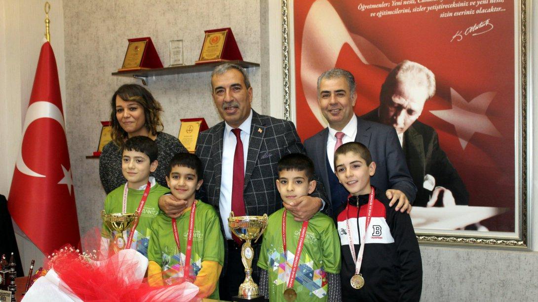 Mehmet Akif İlkokulu Masa Tenisi Takımından, İlçe Milli Eğitim Müdürümüze Ziyaret