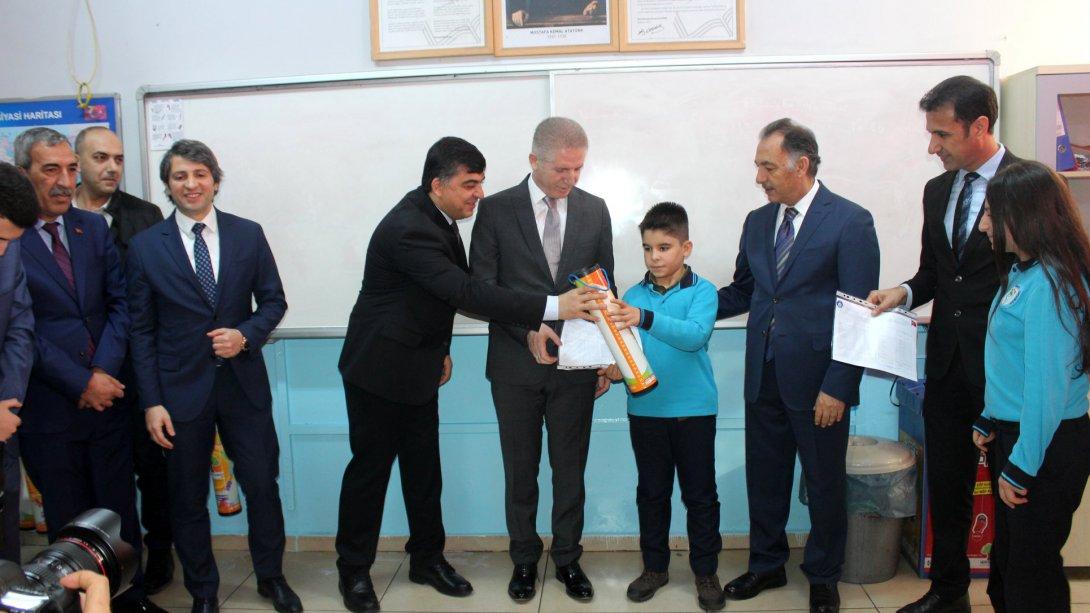 Gaziantep Valimiz Sayın Davut GÜL,İlçemiz Kıbrıs İlk/Ortaokulunda Karne Dağıtım Törenine Katıldı