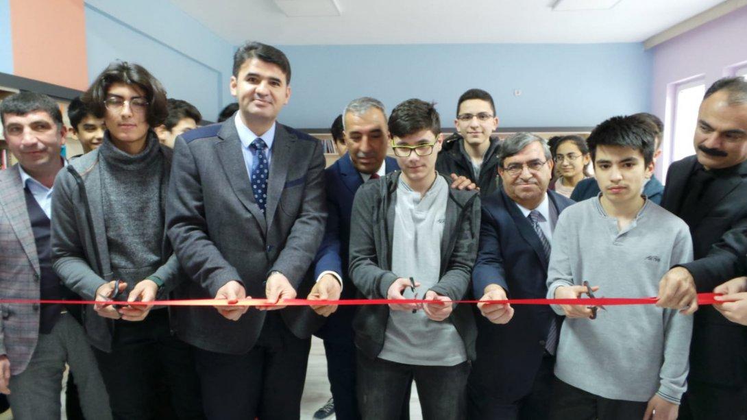 Kaymakamımız Sn. Ömer KALAYLI ile Abdulkadir Konukoğlu Fen Lisesi'nde okul kütüphanesinin açılışı gerçekleştirildi.