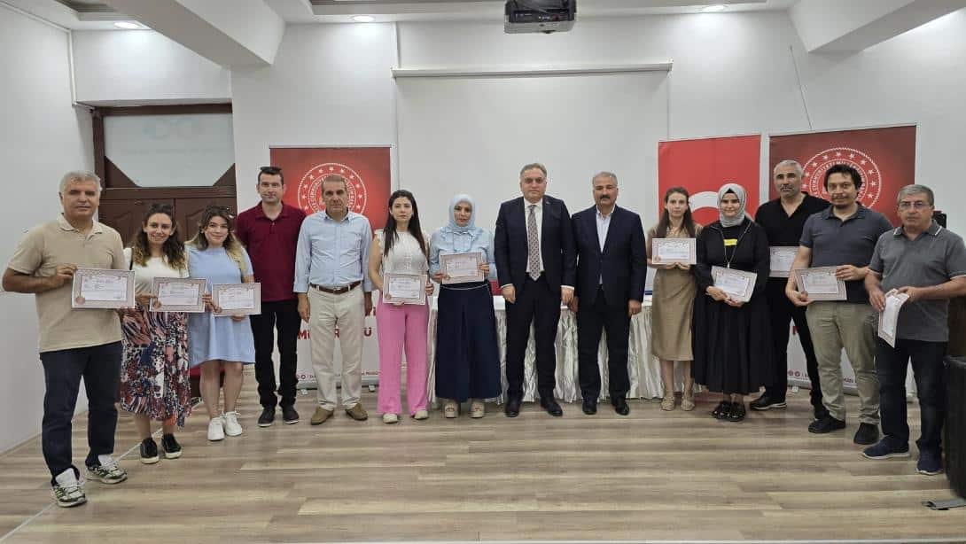  TÜBİTAK 4006 BİLİM FUARI YÜRÜTÜCÜLERİNE VE E TWİNNİNG KALİTE ETİKETİ ALAN PROJE KOORDİNATÖRLERİNE BAŞARI BELGESİ TAKDİM TÖRENİ